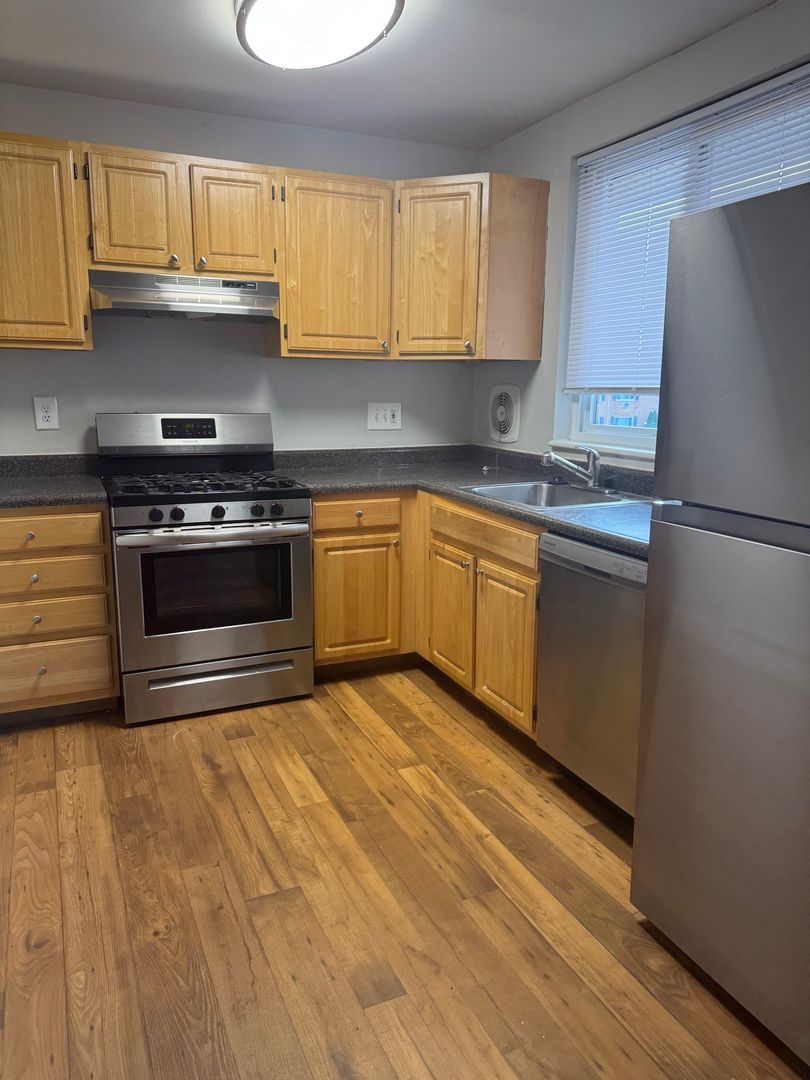 Philadelphia Apartment: 450 Domino Lane
