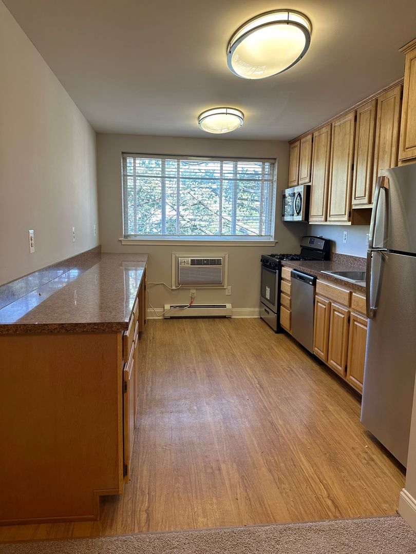 Philadelphia Apartment: 450 Domino Lane