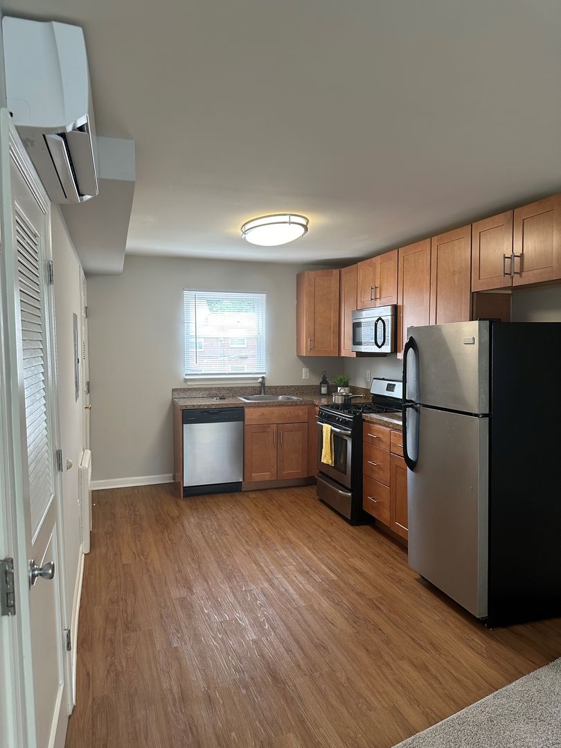 Collingswood Apartment: 213 Garfield Avenue