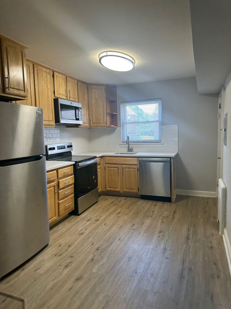Collingswood Apartment: 213 Garfield Avenue