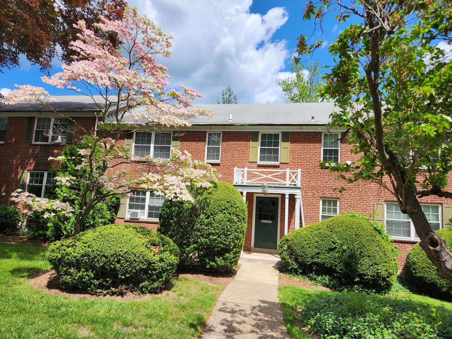 Wynnewood Apartment: 250 E. Wynnewood Road