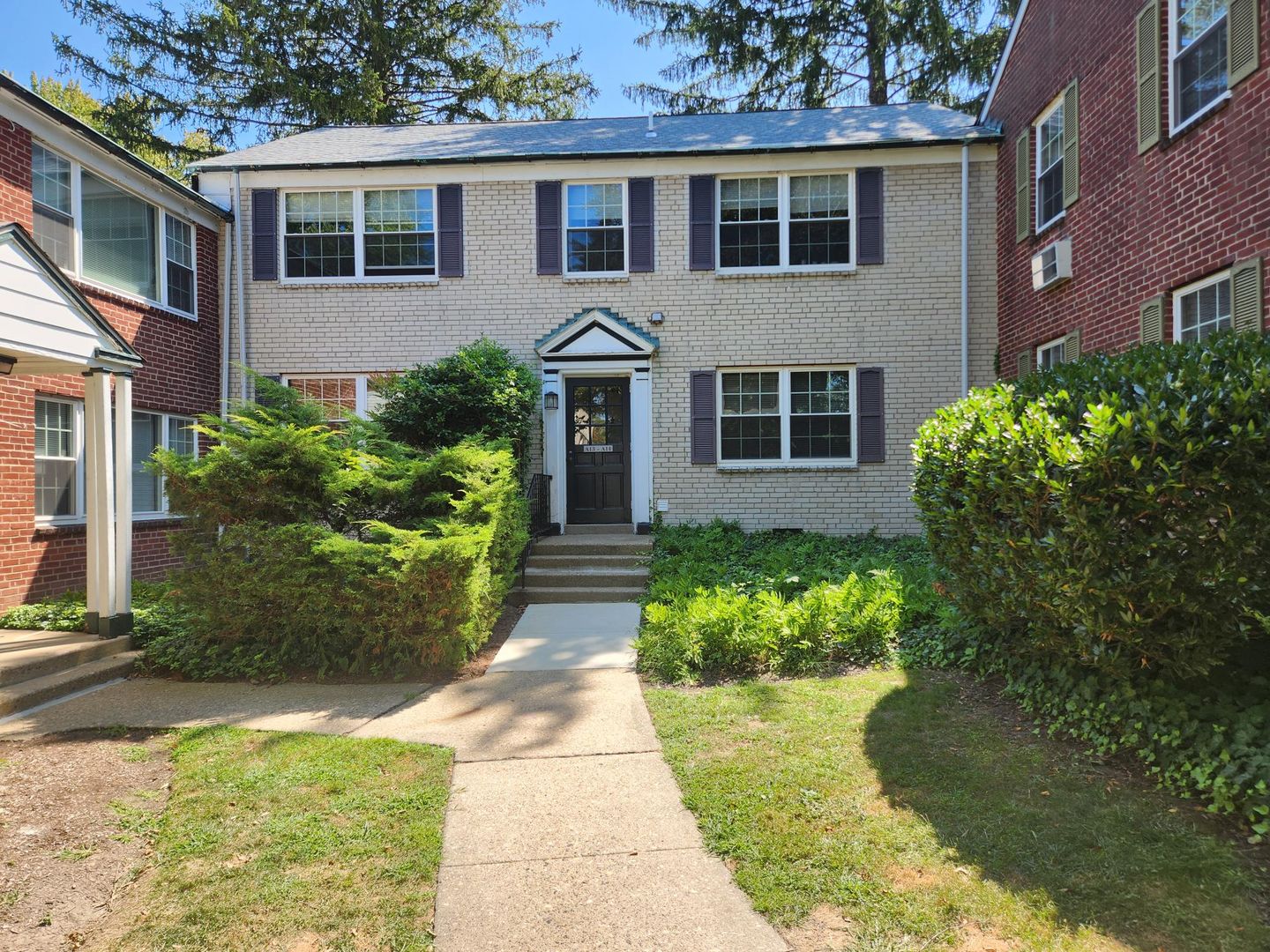 Wynnewood Apartment: 250 E. Wynnewood Road