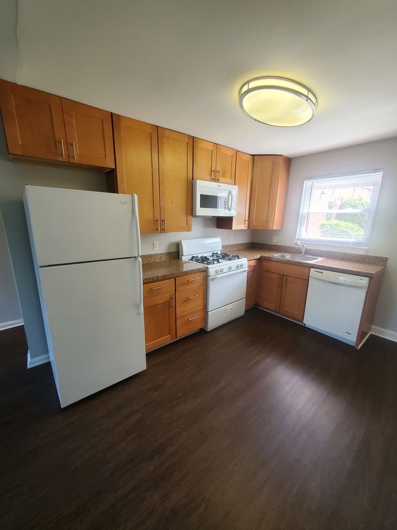 Collingswood Apartment: 213 Garfield Avenue