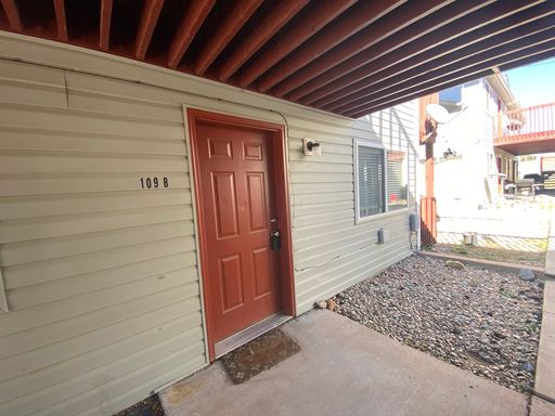 2 Bed 2 Bath Lower Level – photo 1