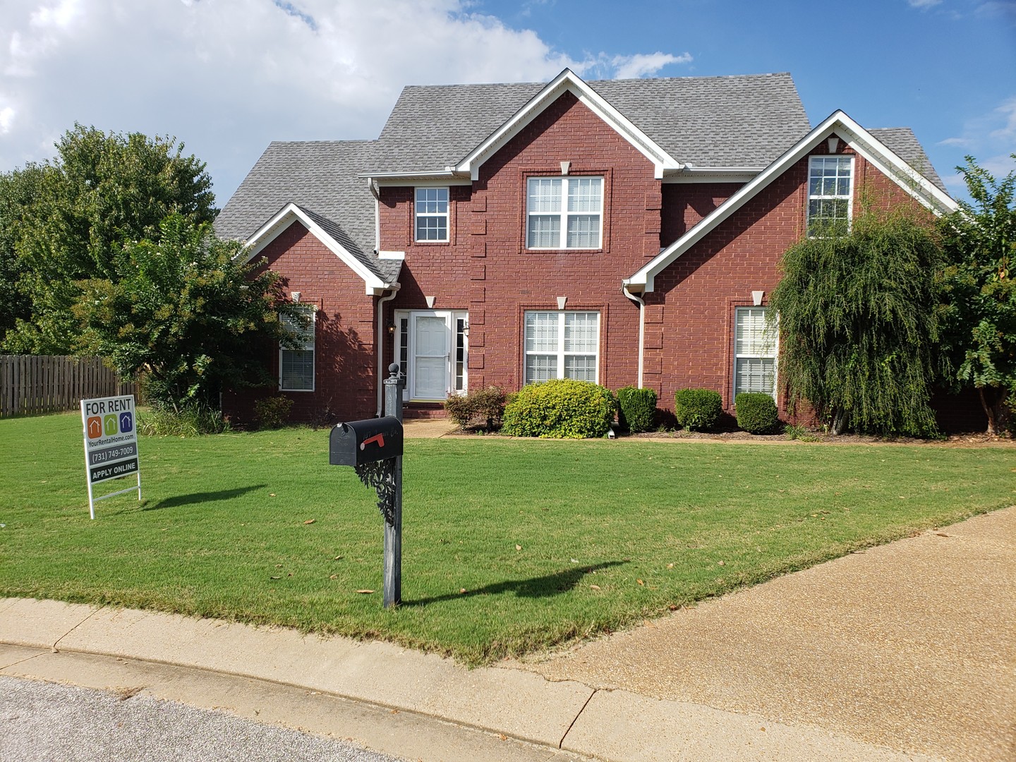 Medina House: 147 Conner Cv