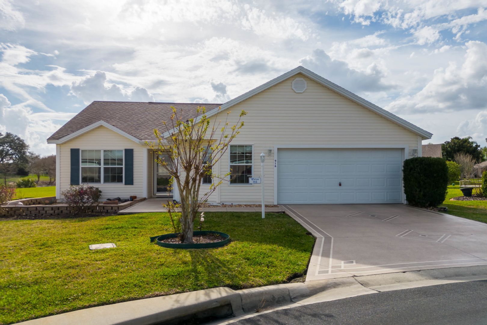 The Villages Apartment: 916 Eastmont Court