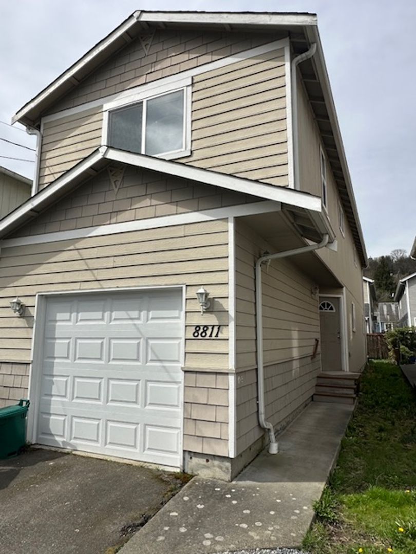 Seattle House: 8811 4th Ave S
