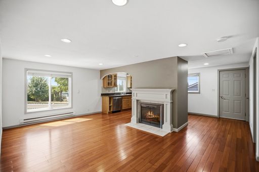 Spacious 3 bed home with washer/dryer and yard in South Beacon Hill – photo 1