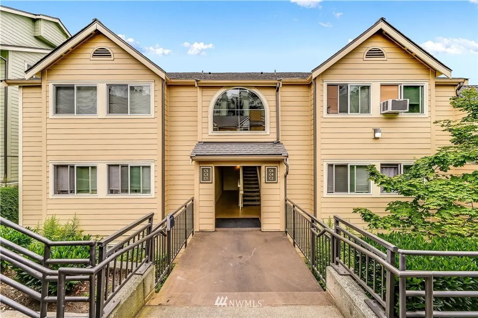 Bellevue House: 3811 130th Lane SE