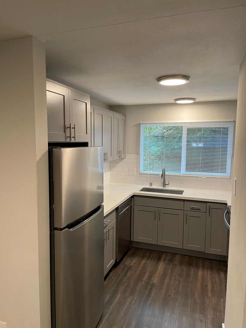 Auburn Apartment: 1518 31st Street SE