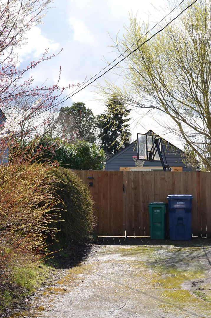 Seattle House: 1011 SW 102nd St
