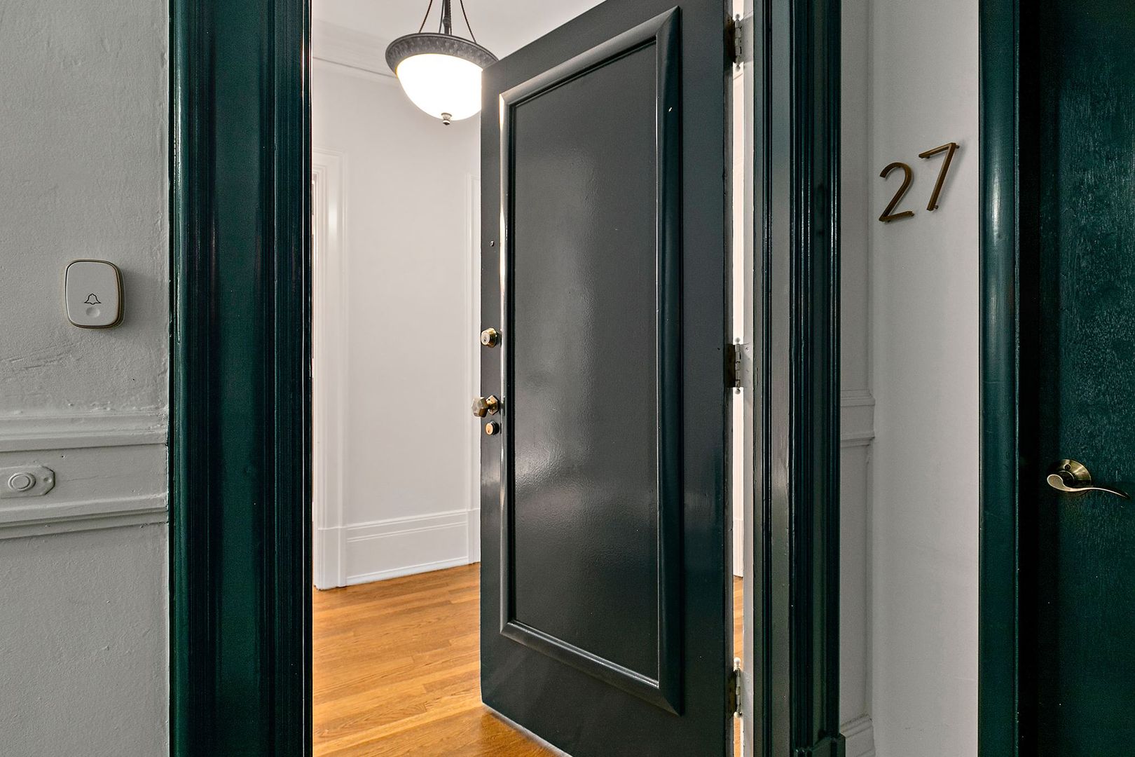 Seattle House: 615 Boren Ave #27