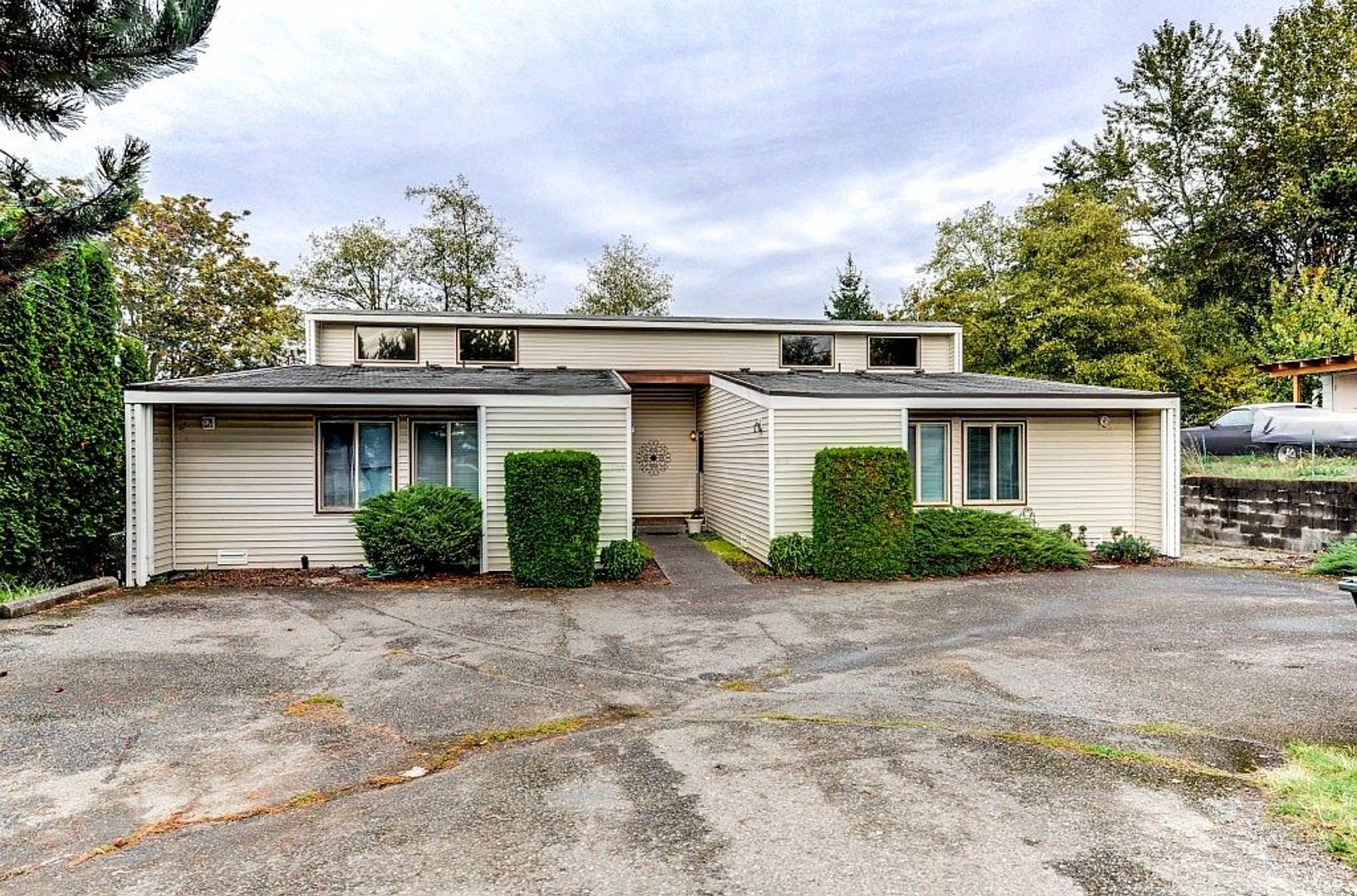 Seatac Apartment: 3114-3116 S 166th St
