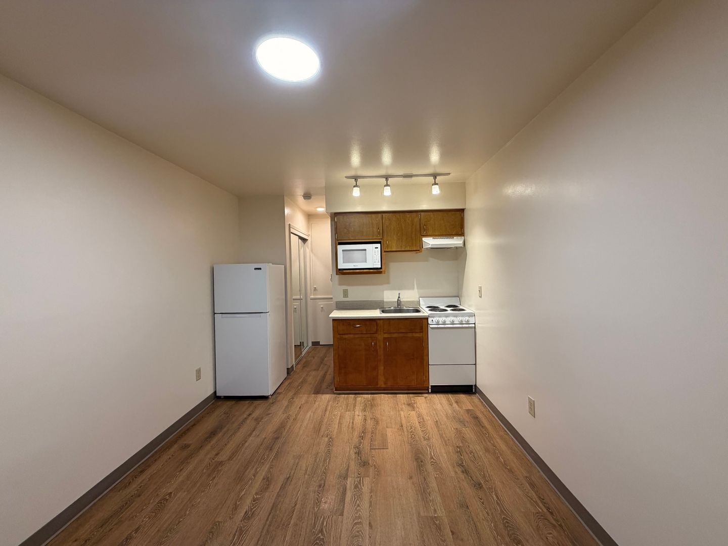Seattle Apartment: 9041 16th Ave SW