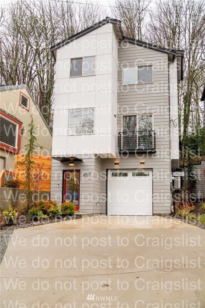Seattle House: 6737 25th Ave SW