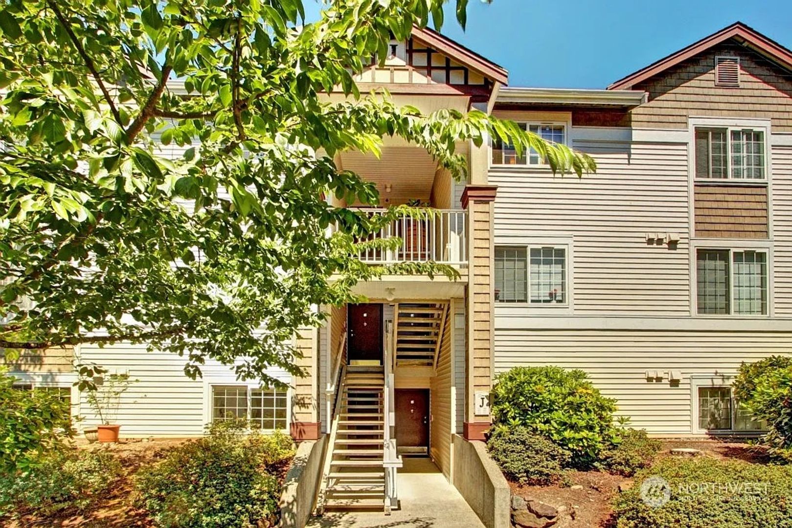 Sammamish House: 25235 SE Klahanie Blvd, Unit J102