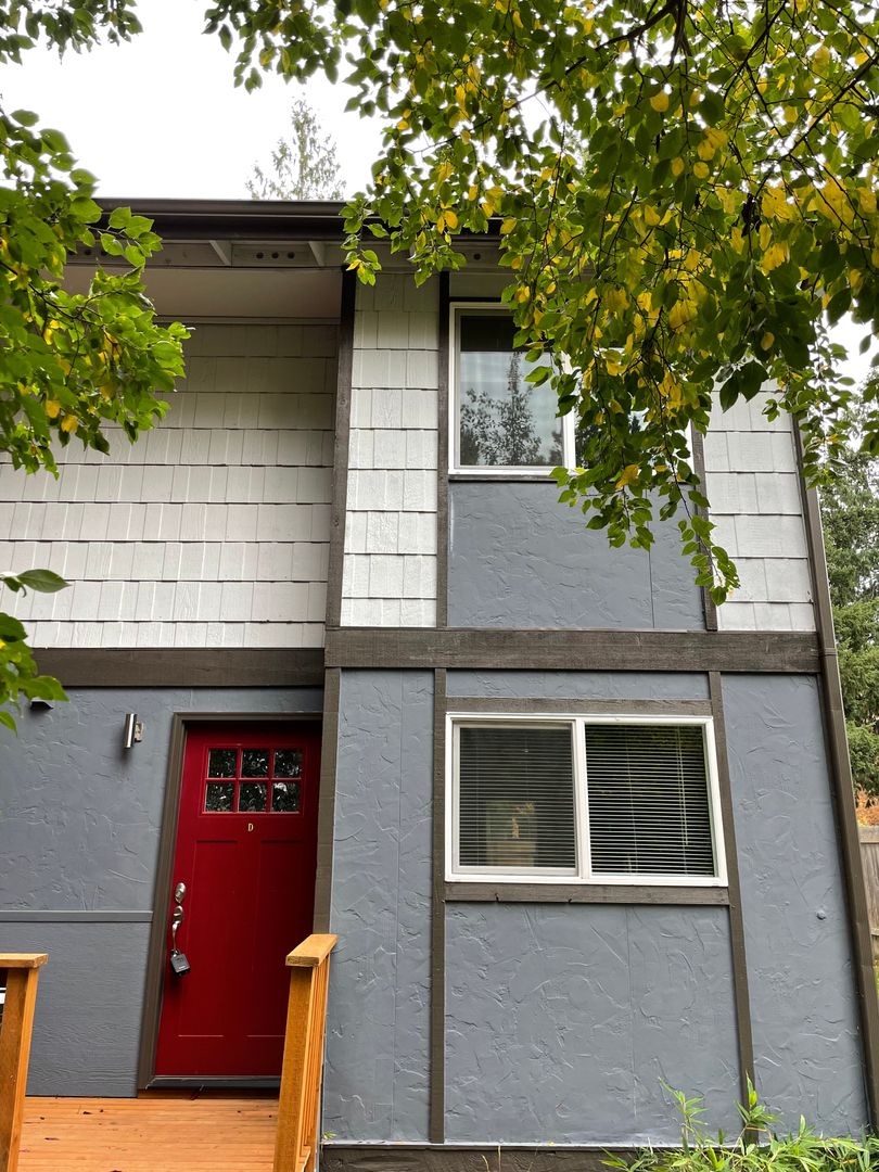Auburn Apartment: 1518 31st Street SE
