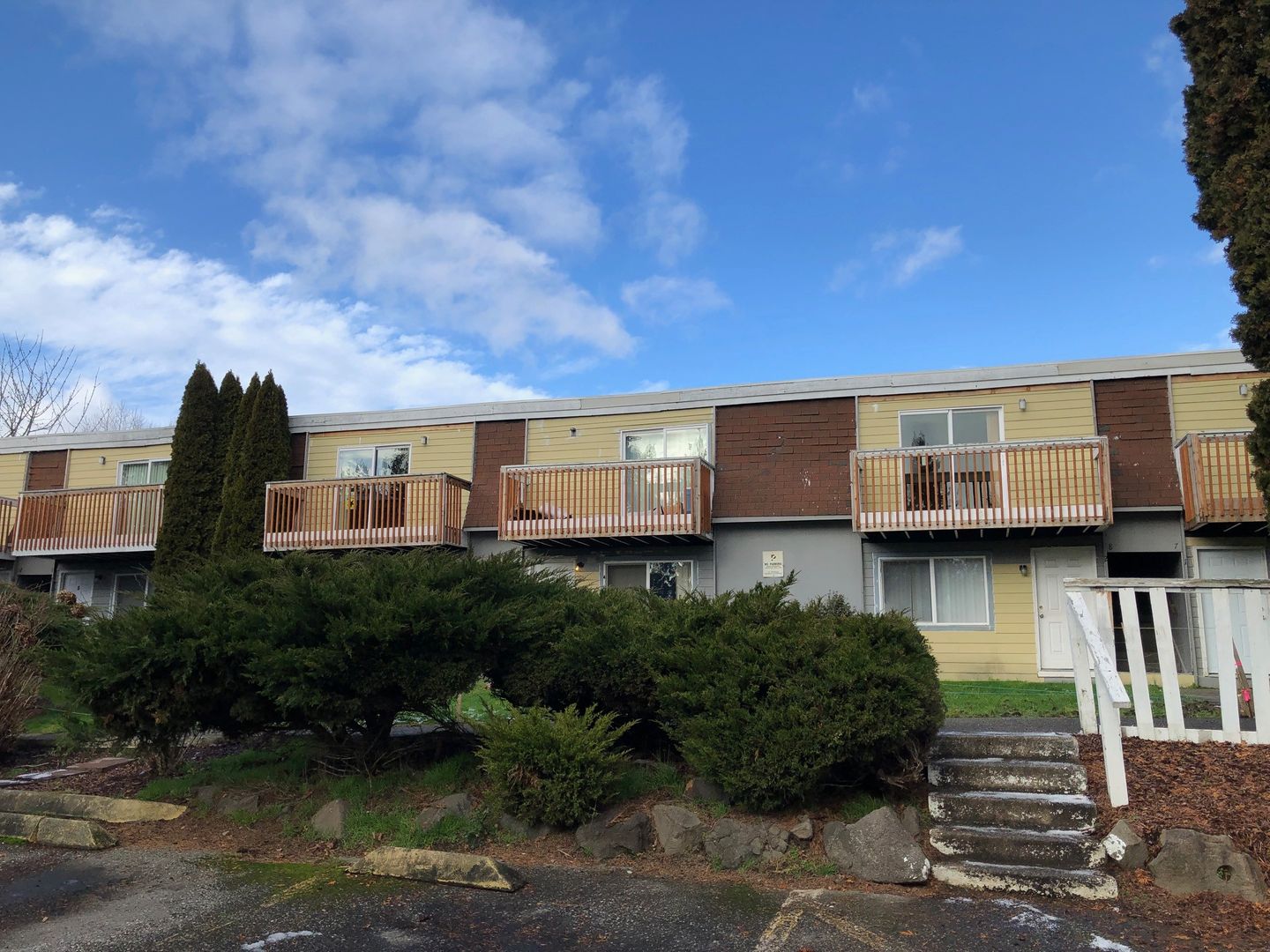 Burien Apartment: 11817 1st Ave S