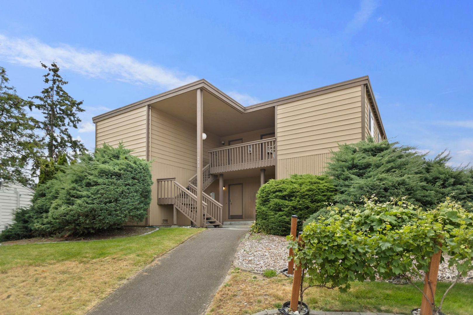 Kirkland Apartment: 211 3rd St S