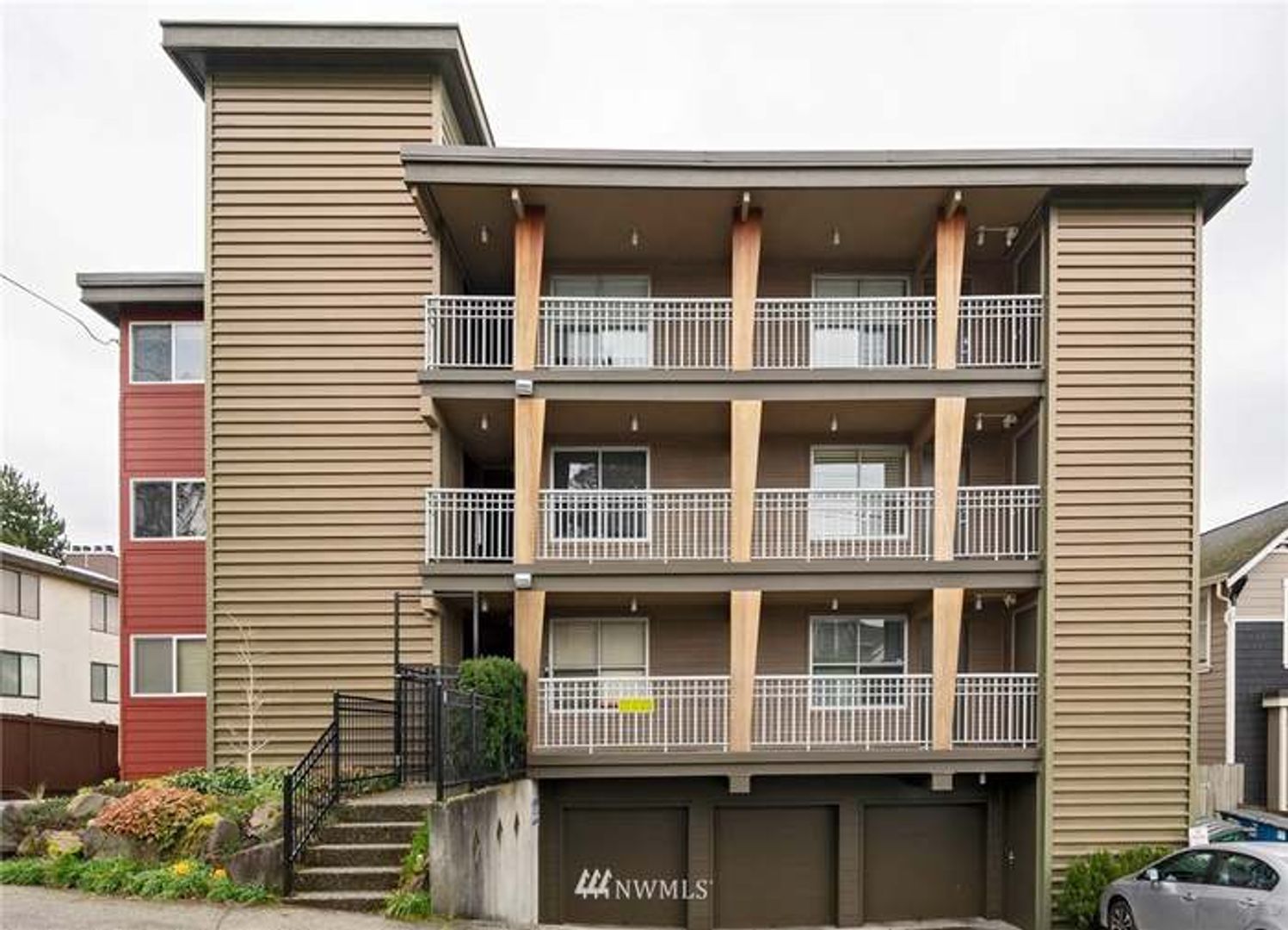 Seattle Condo: 121 N 46th St