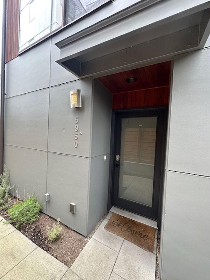 Seattle House: 5950 California Ave SW #A