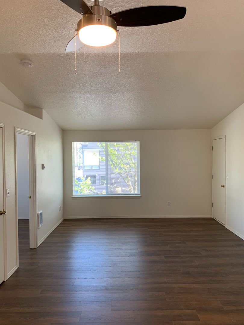 Portland Apartment: 7142 SE Steele St