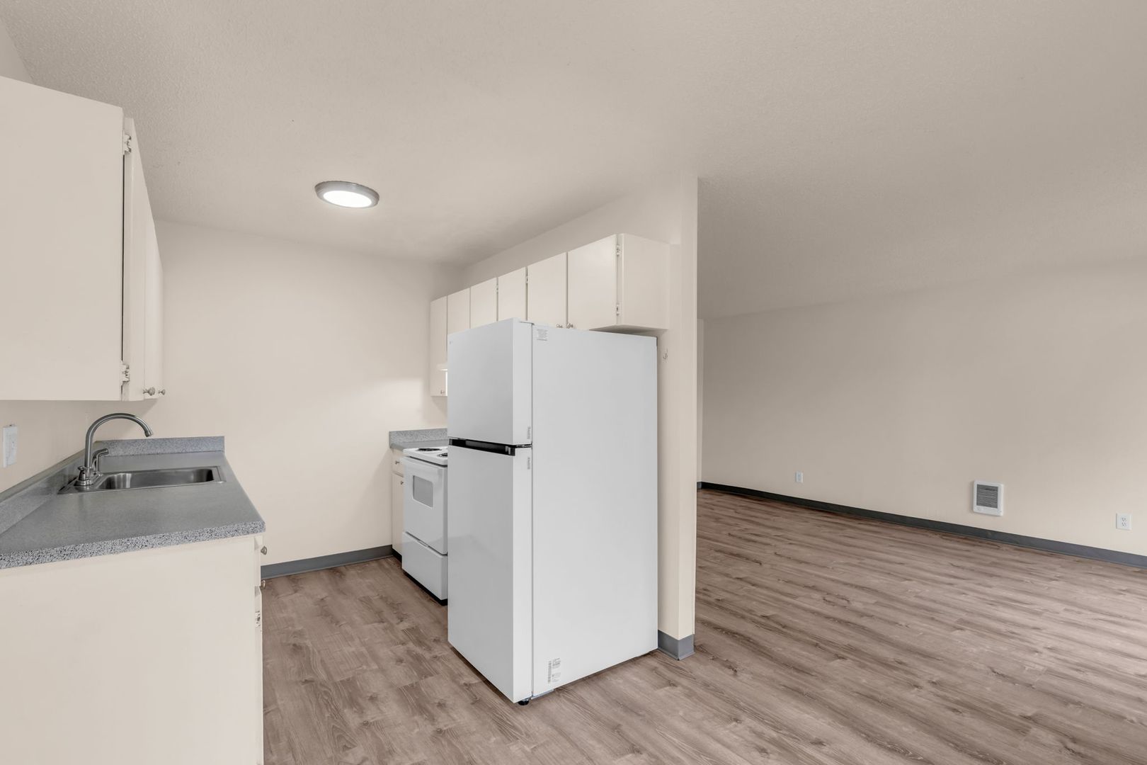S815 - Star Apartments 5 of 12