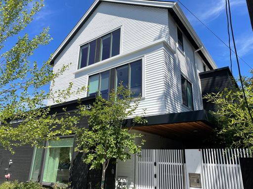 Urban One Bedroom. Unbeatable Location! Bright Airy Floorplan! – photo 1