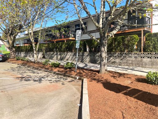 Newly Remodeled 1 bed 1 bath Apartment Home in Hough Neighborhood! Luxury Plank Flooring Throughout! Air Conditioning in unit! Great Location! – photo 1