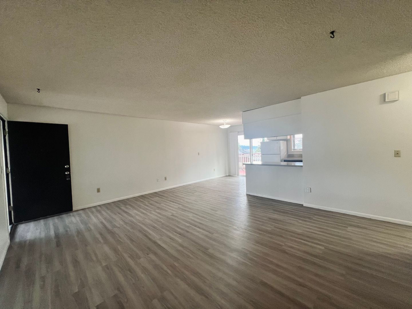 Freshly Renovated Camas 2BR with Oversized Balcony – 1st Full Month FREE! 3 of 12