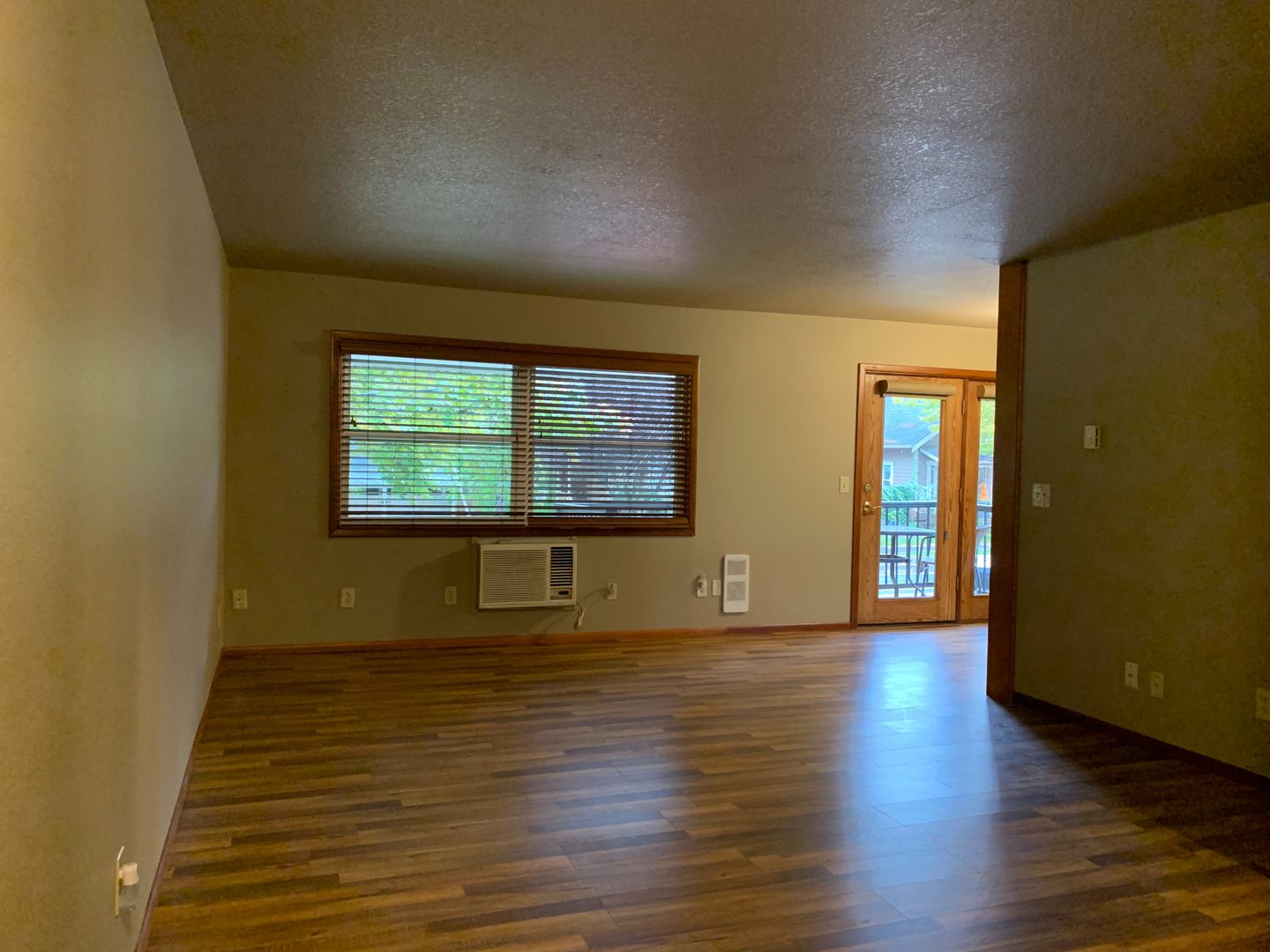 Vancouver Apartment: 400 W McLoughlin Blvd