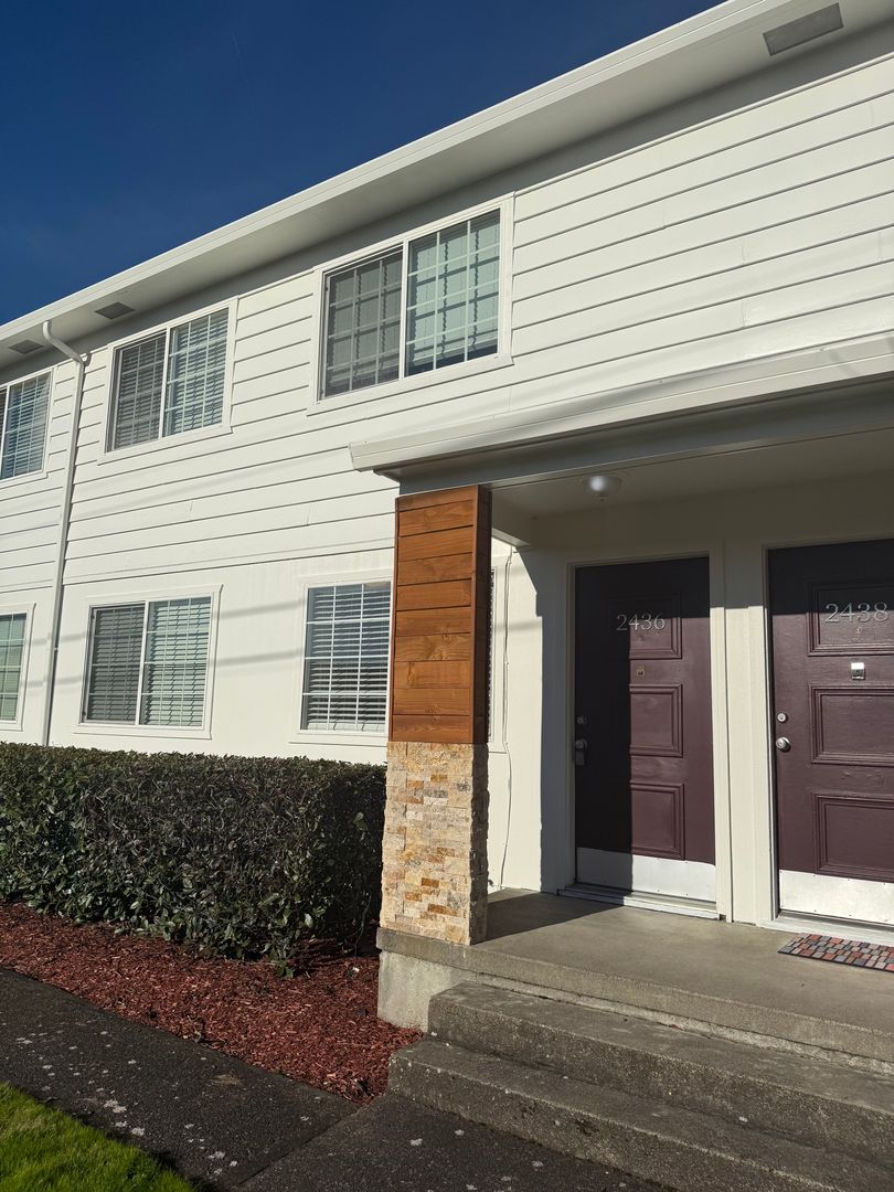 Vancouver Apartment: 2402-2452 E 8th Street