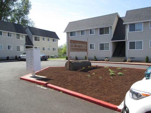 Comfortable Woodland Apartment with Convenient Location & Nearby Amenities