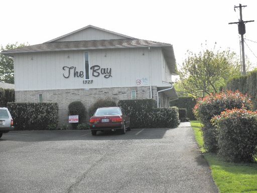 Fully Remodeled 2-Bedroom Townhome Near Fort Vancouver & Downtown! – photo 1