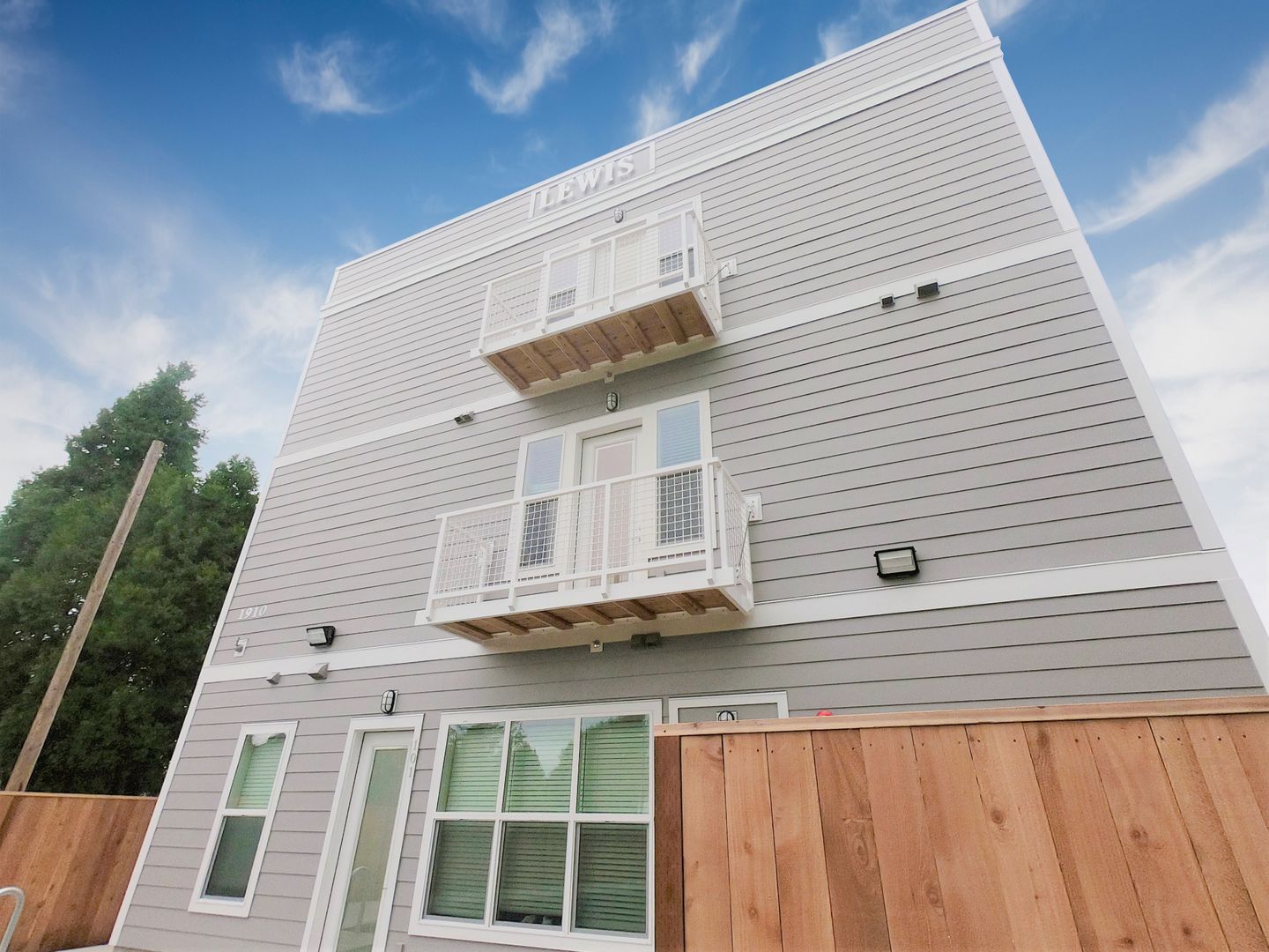 Vancouver Apartment: 1910 E Mill Plain Blvd