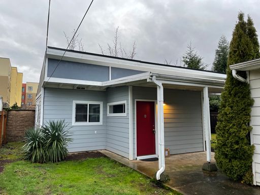 1-Bedroom Ranch-Style Home! With Modern Finishes, Private Outdoor Space, and Convenient Access to Shopping, Parks & I-205 – photo 1