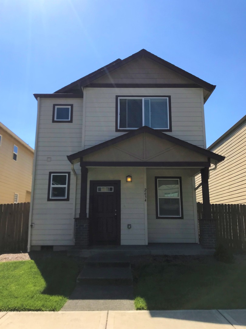 Well Maintained, High Ceilings, Bonus Room, Great Location!