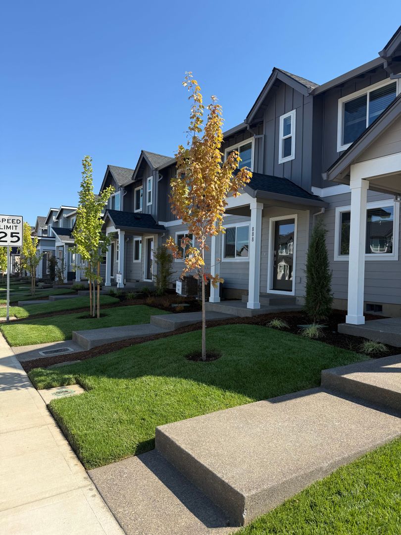 Woodburn House: 857 Sifuentez Ct