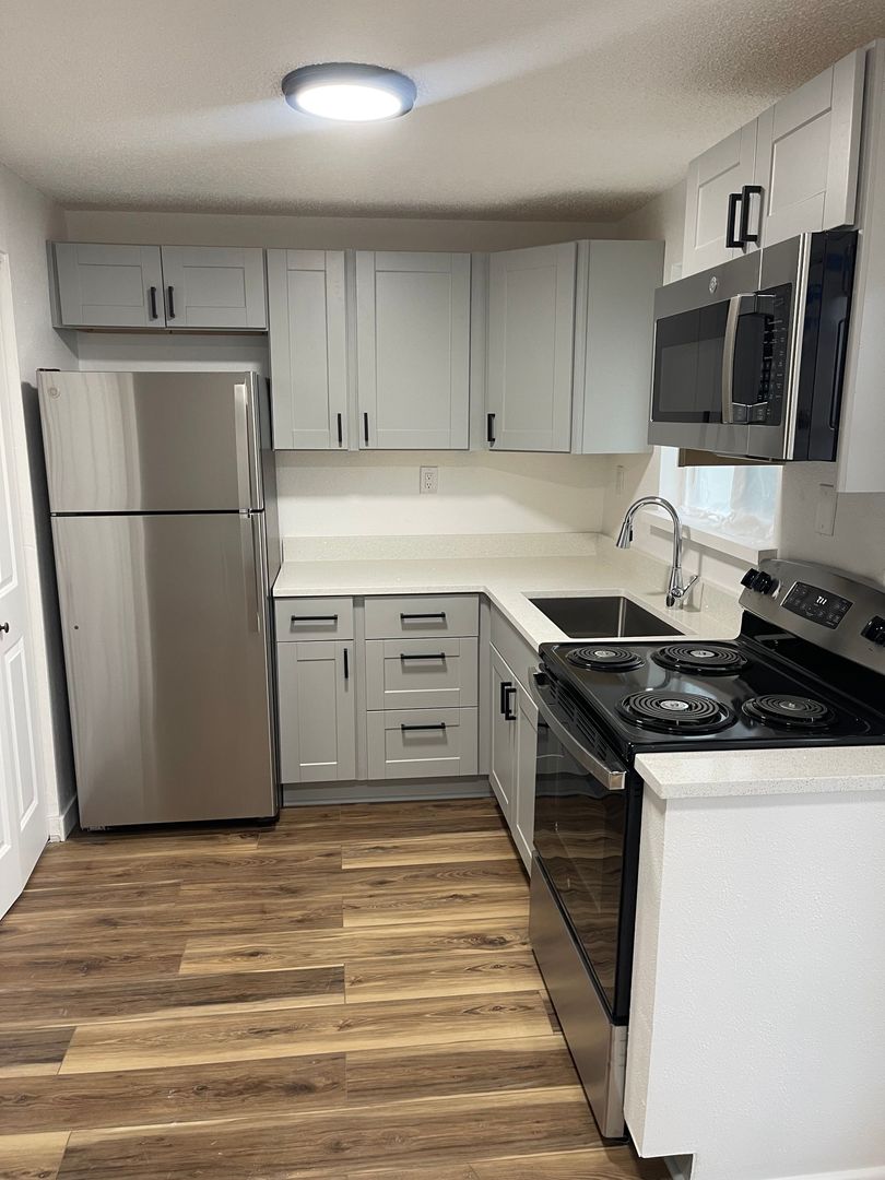 Vancouver Apartment: 2212 Carlson Road