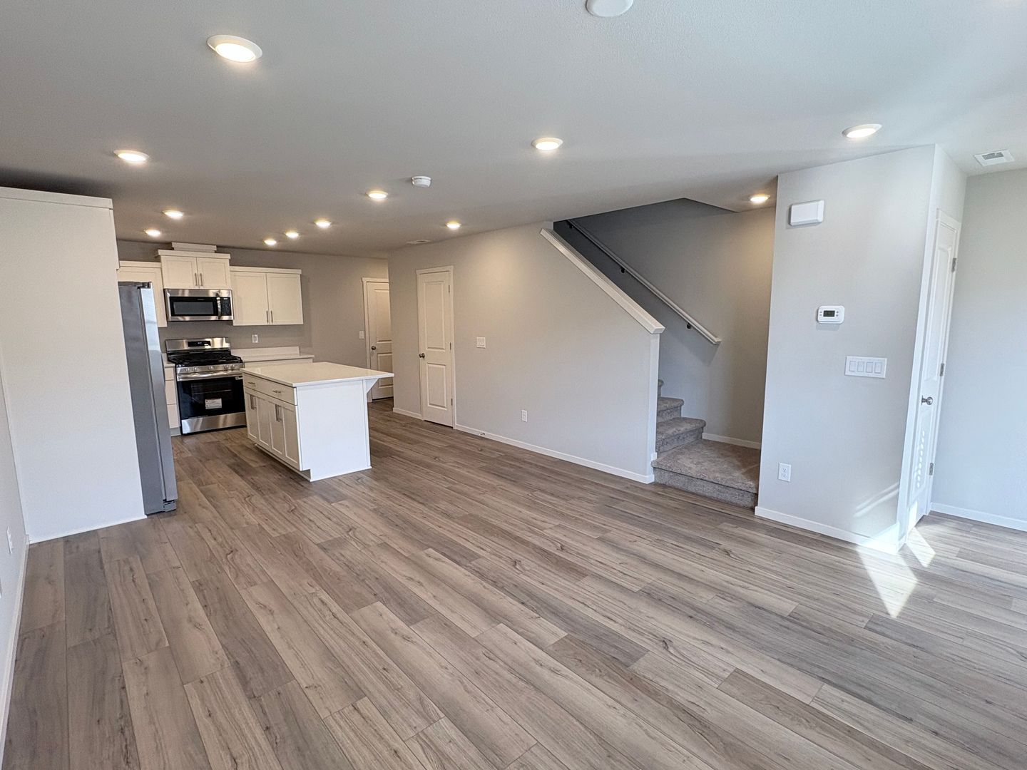 Woodburn House: 857 Sifuentez Ct