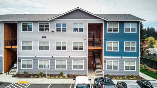 Beautifully Crafted 2 Bed 1 Bath Apartment Homes in Vancouver! Vinyl Plank Flooring/Stainless Steel Appliances In Great location! Move In Special: First Full Month's Rent Free! – photo 1