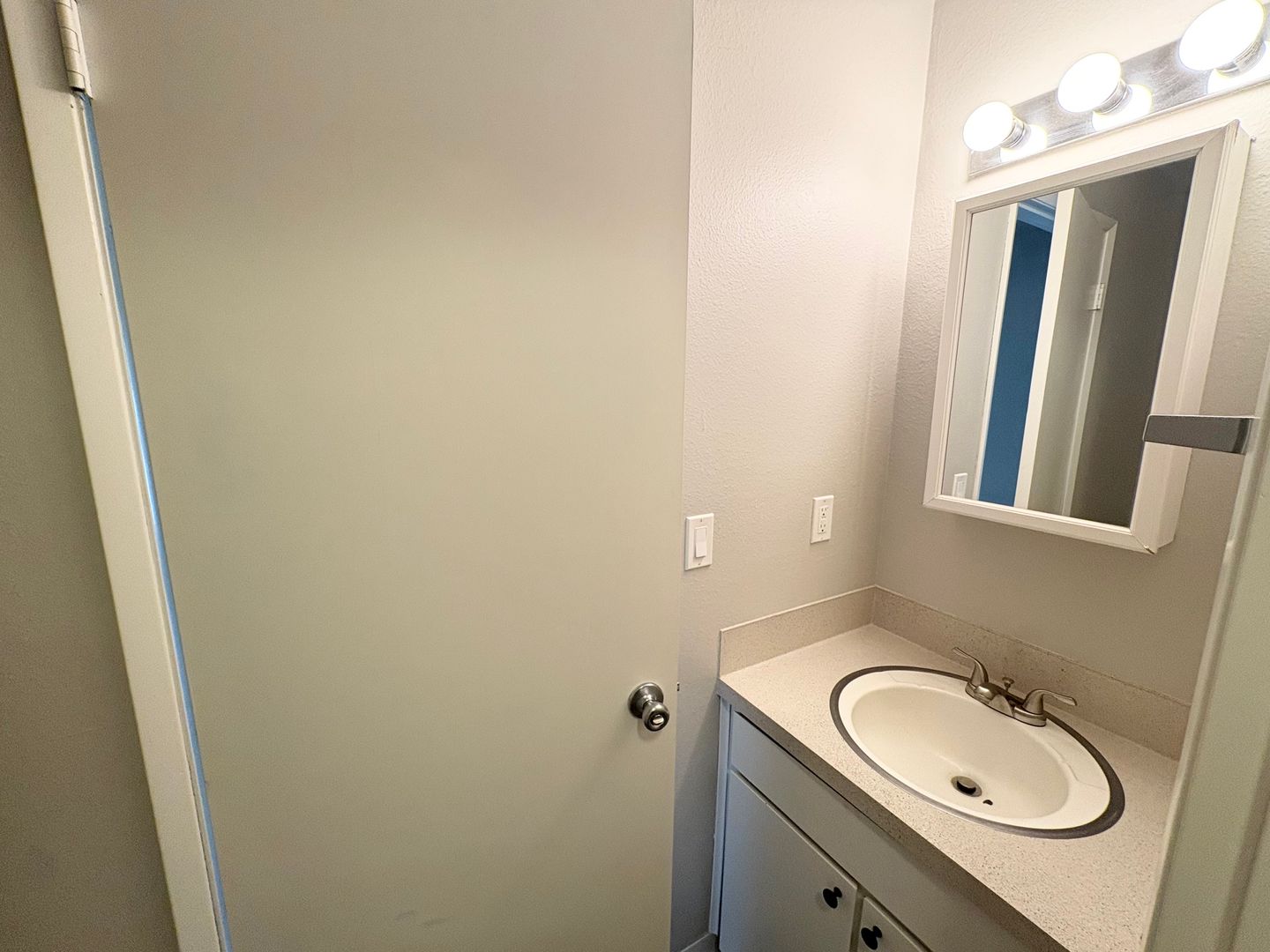 Battle Ground Apartment: 117 NE Clark Ave.