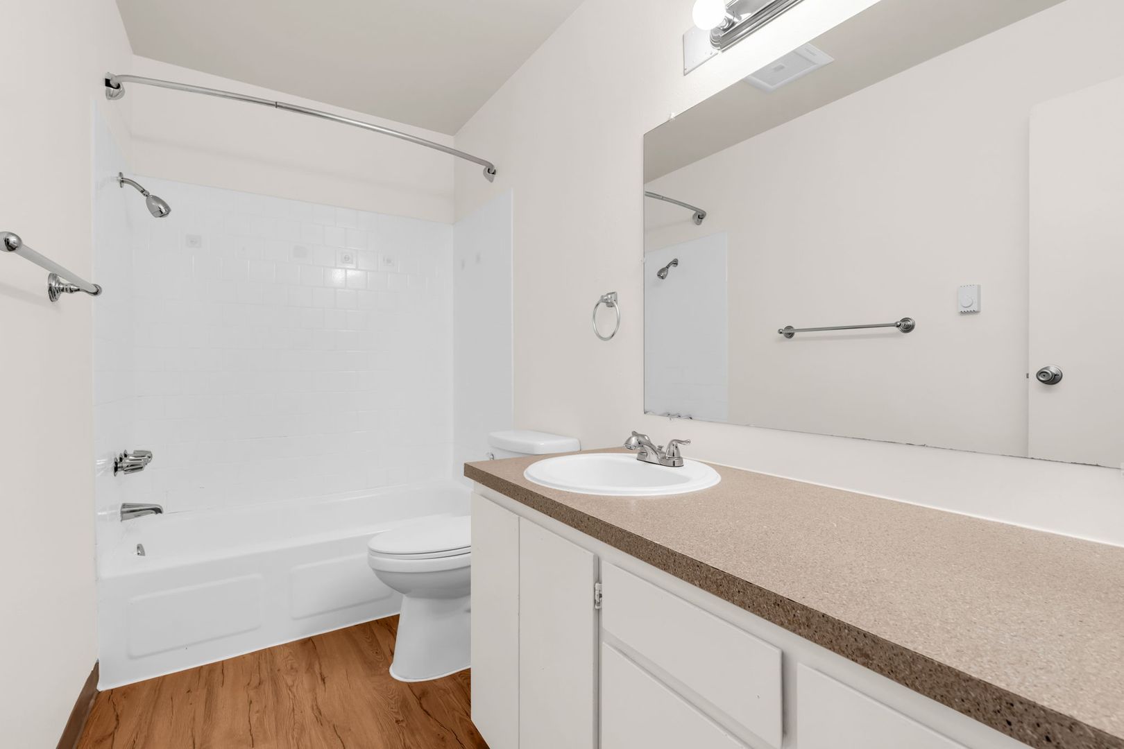 S815 - Star Apartments 5 of 38