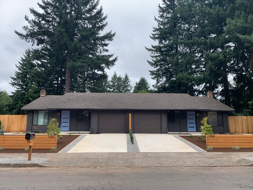 Newly Renovated Modern 2 bedroom Duplex in Convenient Location! – photo 1