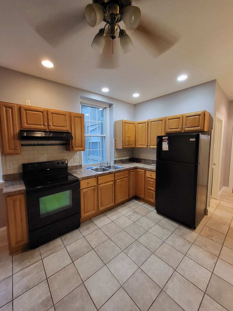 Columbia Apartment: 156 Locust St.