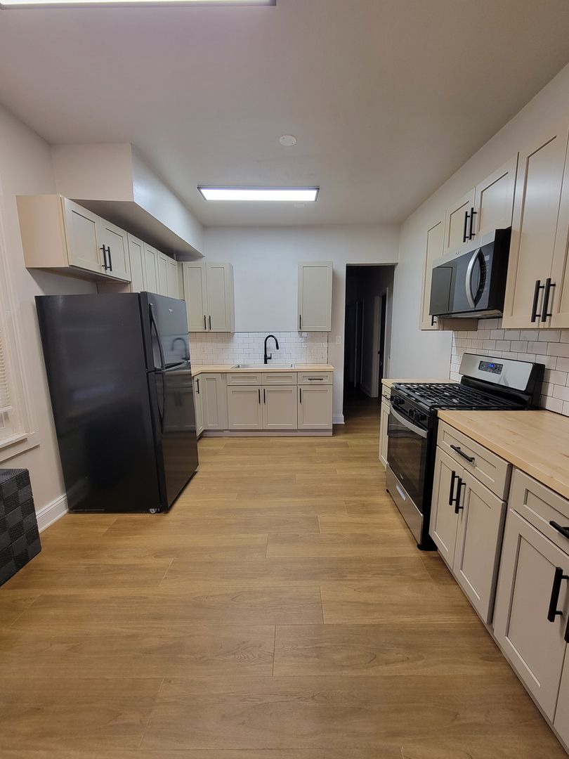 Lancaster Apartment: 204 South Ann Street