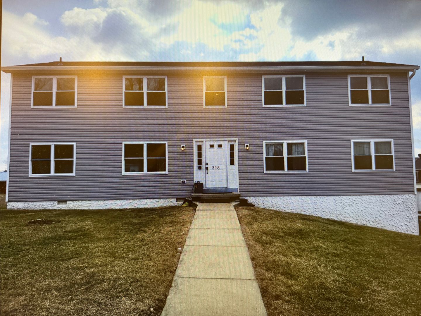 Columbia Apartment: 318 Maple St