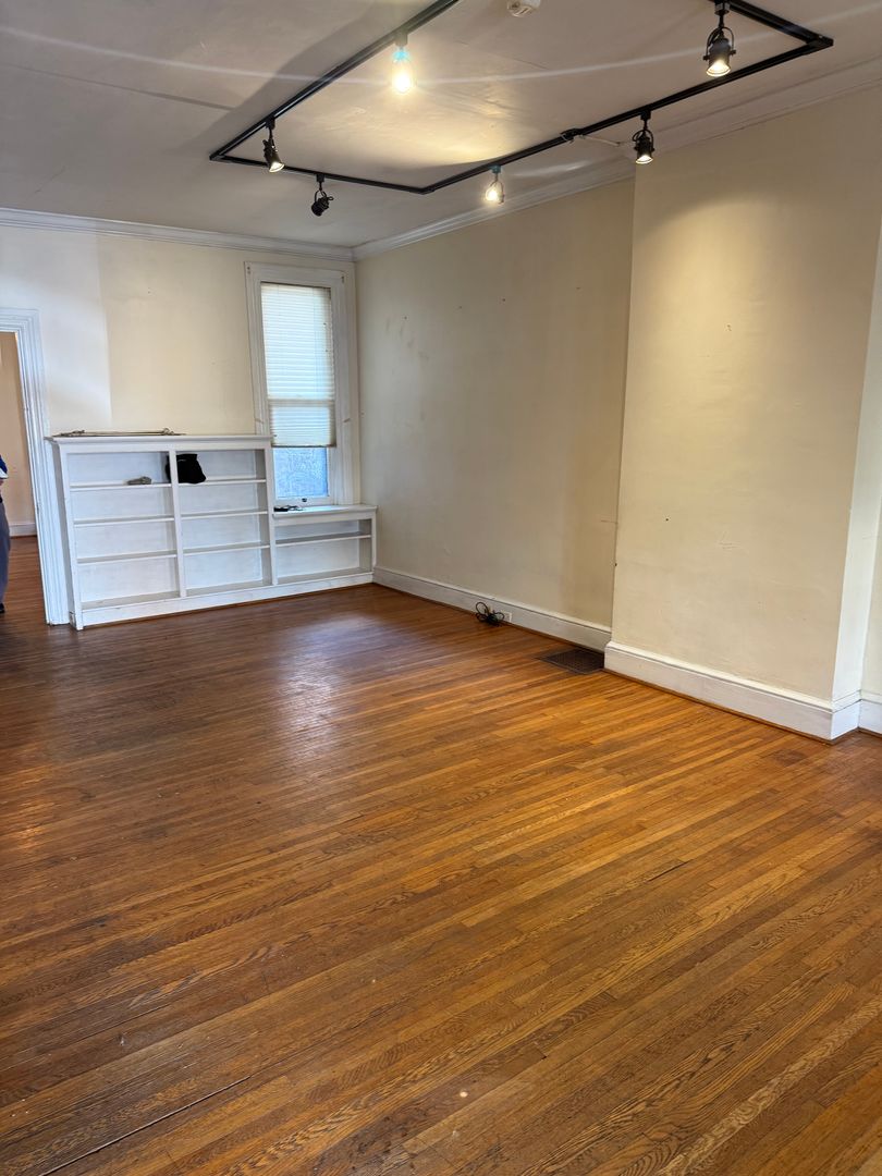 Lancaster House: 740 Marietta Ave