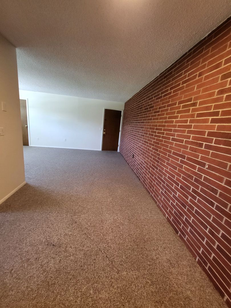 Red Lion Apartment: 802 S. Main St