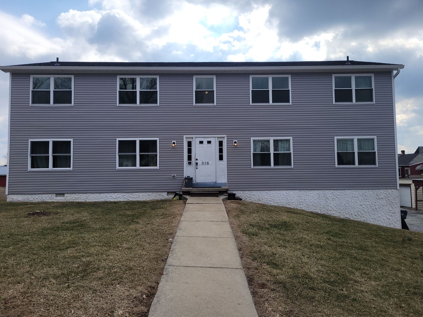 Columbia Apartment: 318 Maple St